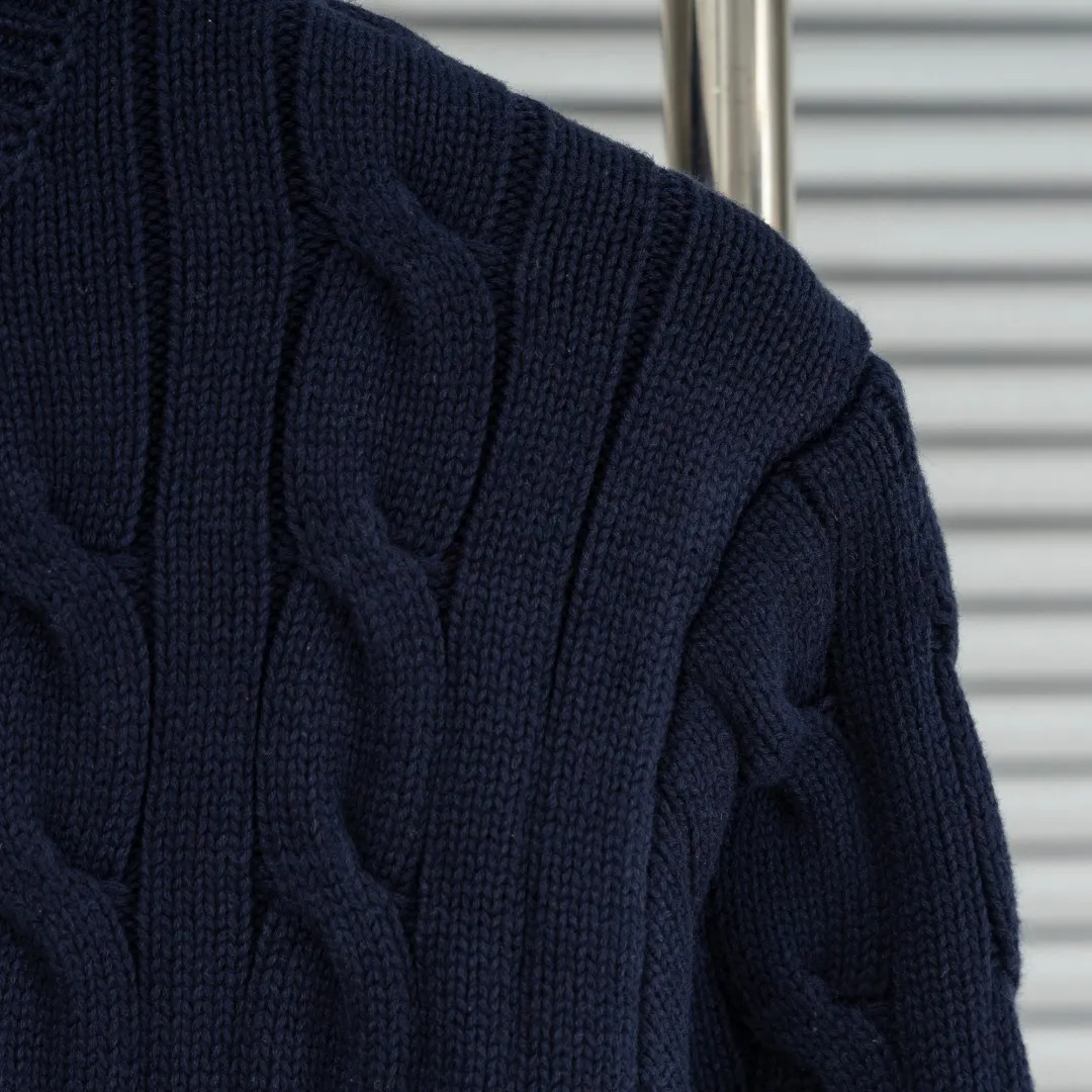 P290 top version (different currencies) You can scan the code to enter the official website. Style: Ralph Lauren POLO Ralph Lauren small label embroidered knitted cardigan jacket. Color: Picture color. Size: S-XL. Fabric: pure cotton. Accessories: full set of customized accessories. No gender distinction. Same style for men and women.